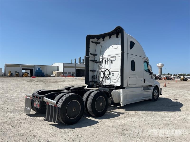 Freightliner Cascadia 126 6x4 T/A Sleeper Truck Tractor Tegljači