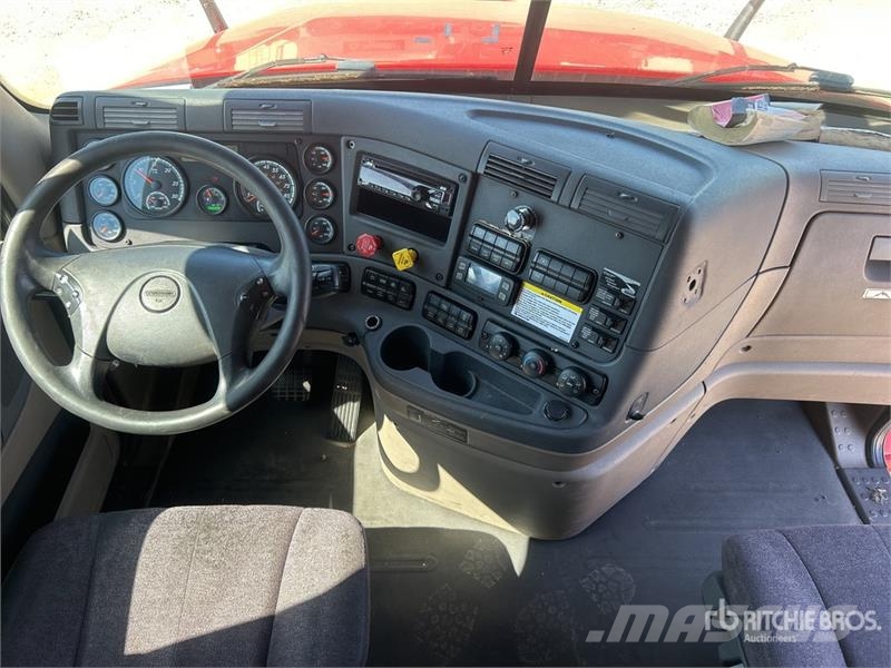 Freightliner Cascadia 125 6x4 6x4 T/A Sleeper Truck Tractor Седельные тягачи