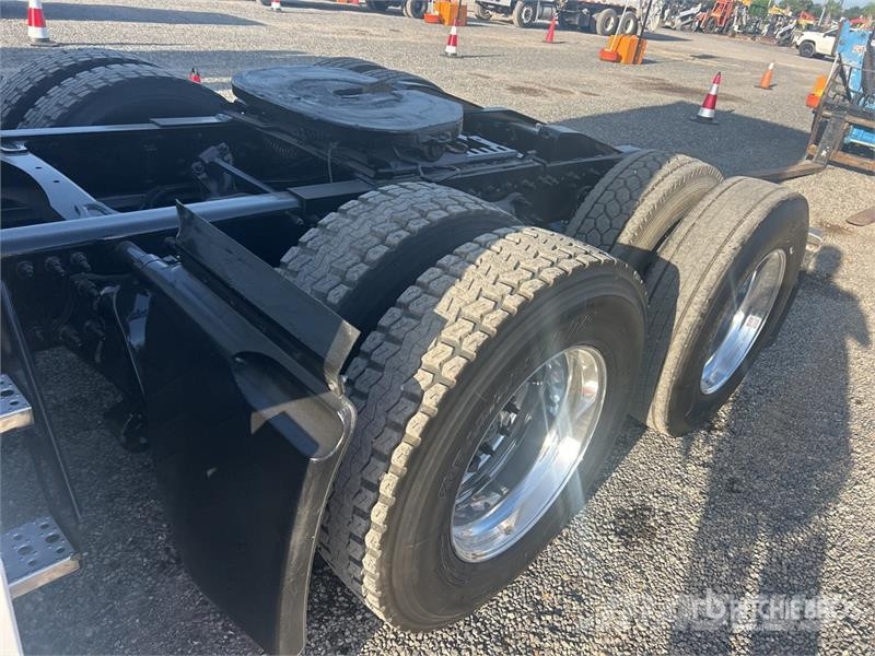 Freightliner Cascadia 125 6x4 T/A Sleeper Truck Tractor Седельные тягачи