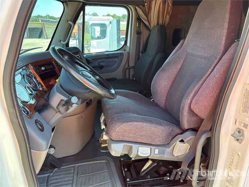 Freightliner Cascadia 113 6x4 Car Carrier Truck Autovežiai