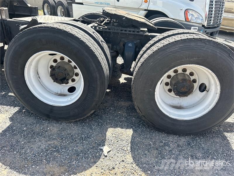 Freightliner Cascadia 125 6x4 T/A Sleeper Truck Tractor (Inoper Camiones tractor