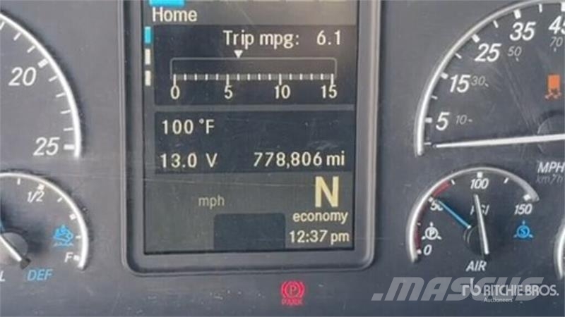 Freightliner Cascadia 126 6x4 T/A Sleeper Truck Tractor Tahače