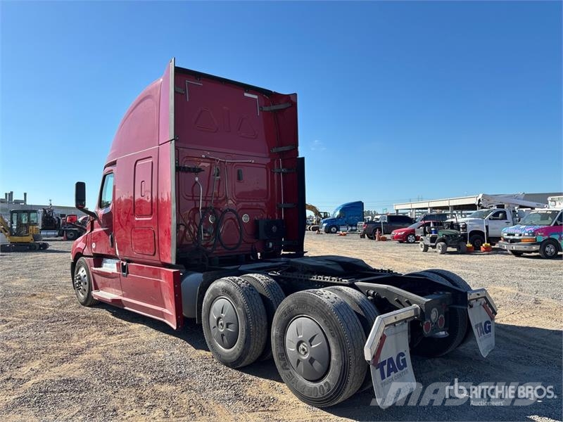 Freightliner Cascadia 126 6x4 T/A Sleeper Truck Tractor Sattelzugmaschinen