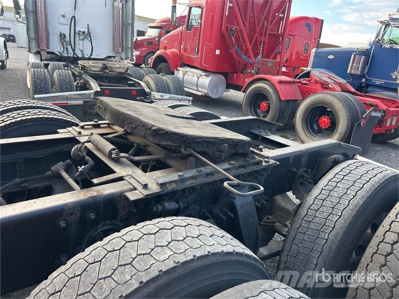 Freightliner Cascadia 126 6x4 T/A Sleeper Truck Tractor وحدات الجر