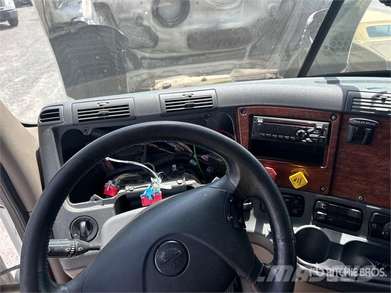 Freightliner Cascadia 125 6x4 Tri/A Day Cab Truck Tractor (Glid Nyergesvontatók