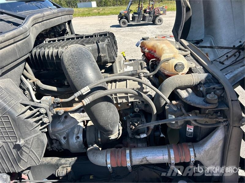 Freightliner Cascadia 126 6x4 T/A Sleeper Truck Tractor Седельные тягачи