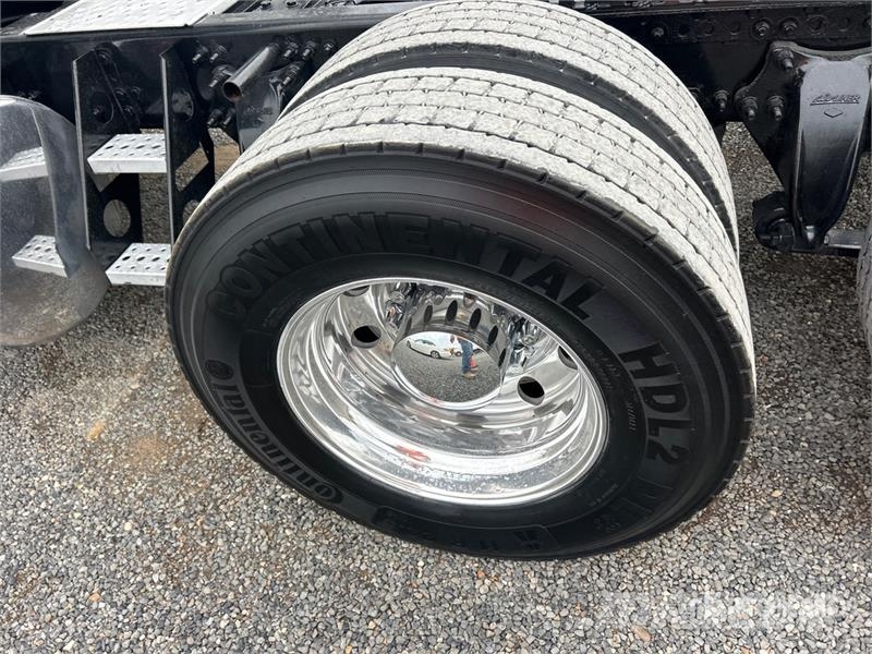 Freightliner Cascadia 126 6x4 T/A Sleeper Truck Tractor Vilcēji