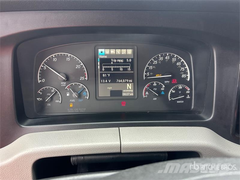Freightliner Cascadia 126 6x4 T/A Sleeper Truck Tractor Vlačilci