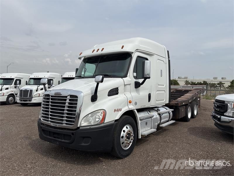 Freightliner Cascadia 113 6x4 Sleeper Car Carrier Truck Evakuatori