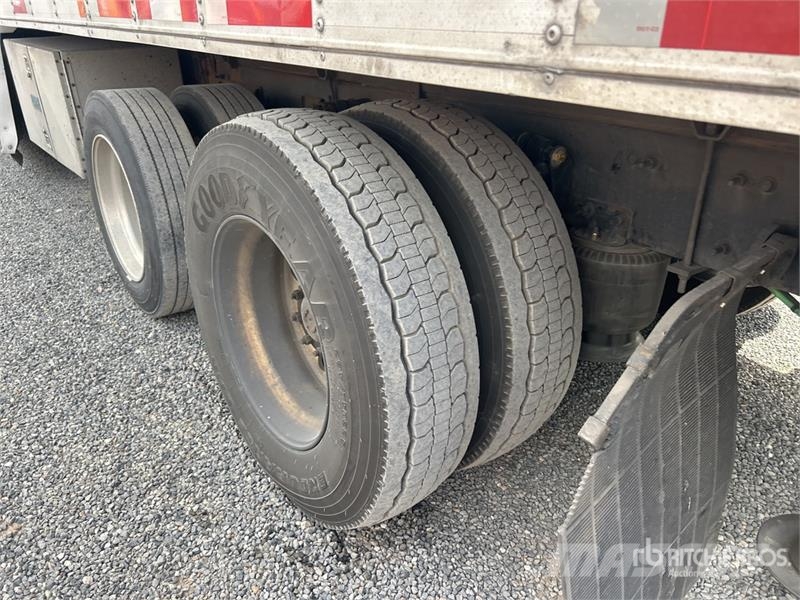 Freightliner CASCADIA 113 6x2 Sleeper Refrigerated Truck Hűtős