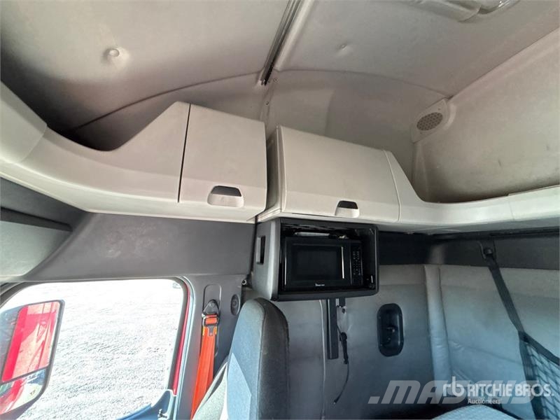 Freightliner Cascadia 126 6x4 T/A Sleeper Truck Tractor Sattelzugmaschinen