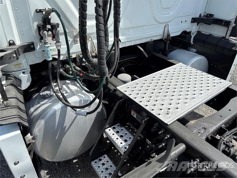 Freightliner Cascadia 125 6x4 T/A Sleeper Truck Tractor Sattelzugmaschinen