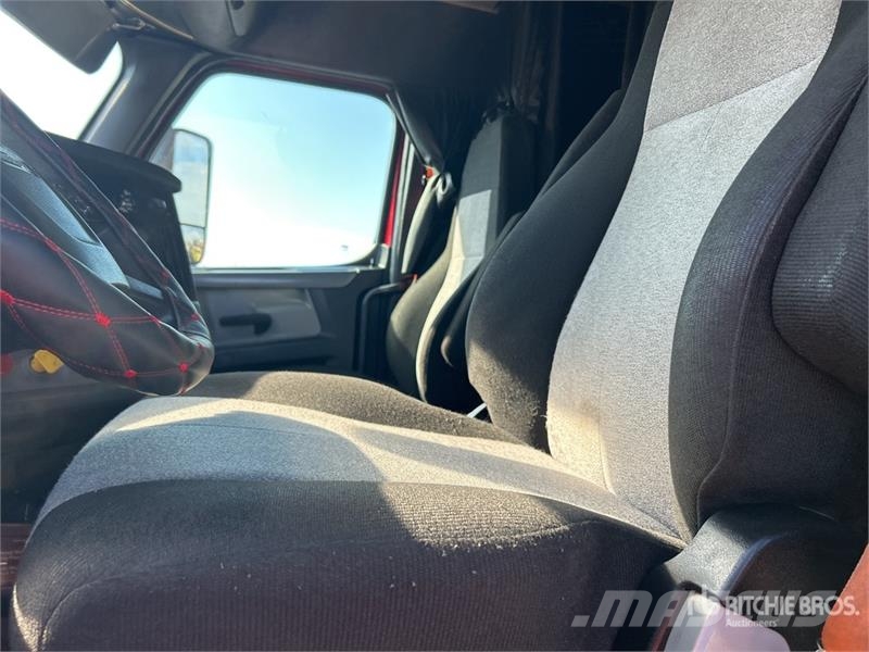 Freightliner Cascadia 126 6x4 T/A Sleeper Truck Tractor Trekkers