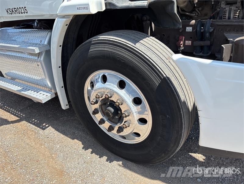 Freightliner Cascadia 113 Camiones portacoches
