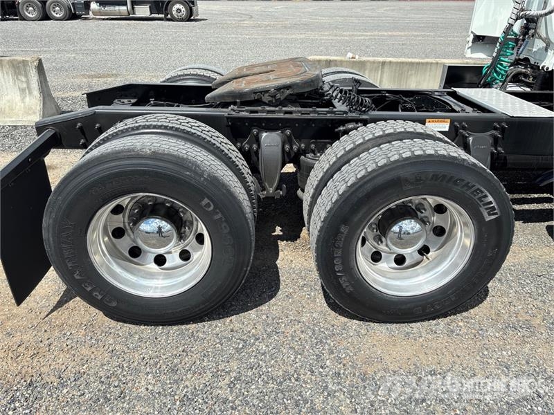 Freightliner Cascadia 125 6x4 T/A Sleeper Truck Tractor Dragbilar