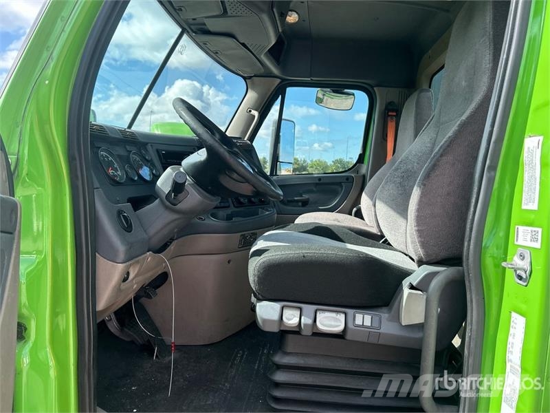 Freightliner Cascadia 113 中古トラクターヘッド | トレーラーヘッド