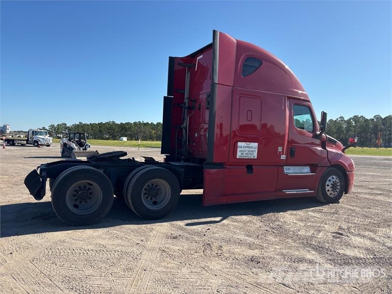 Freightliner Cascadia 126 T/A Sleeper Truck Tractor Vilcēji