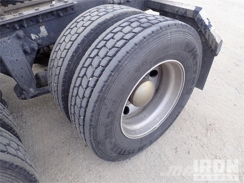 Freightliner Cascadia 125 6x4 T/A Sleeper Truck Tractor Vilcēji
