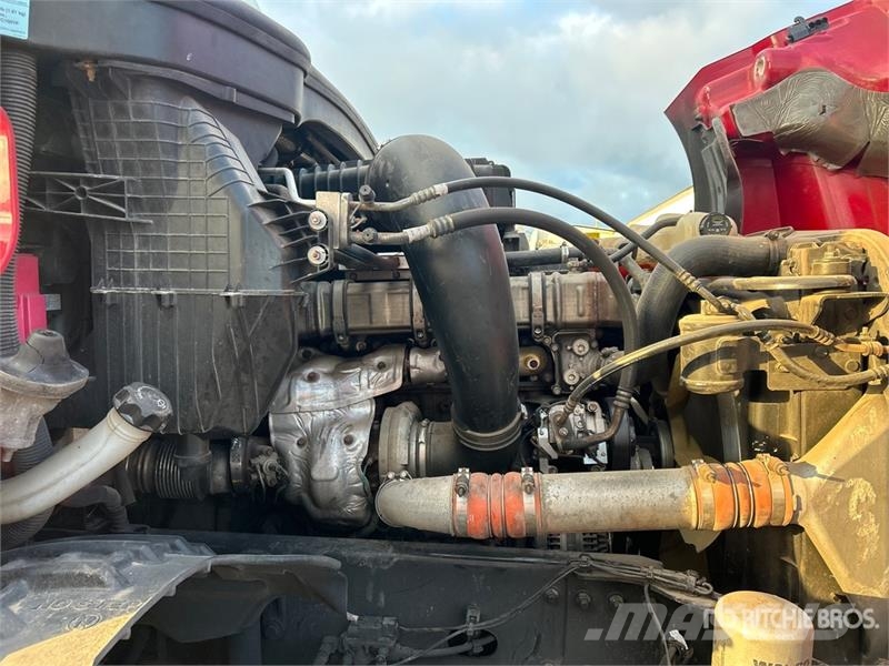 Freightliner Cascadia 6x4 T/A Sleeper Truck Tractor (Inoperable Trekkvogner