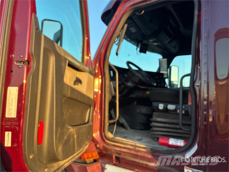 Freightliner Cascadia 126 Седельные тягачи