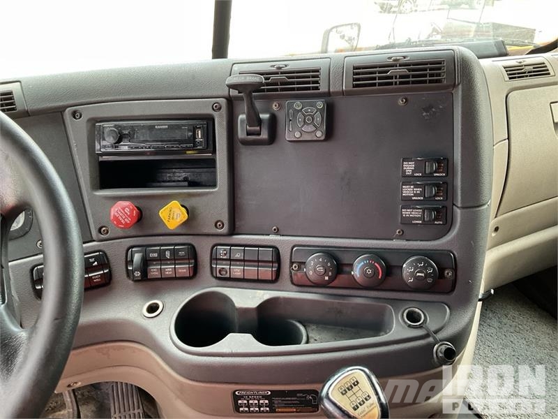 Freightliner Cascadia 125 6x4 T/A Sleeper Truck Tractor Vilcēji