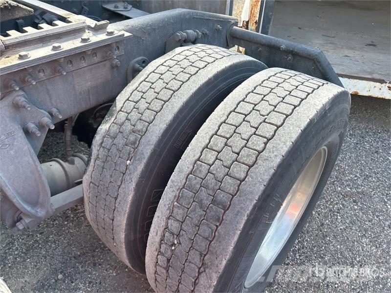 Freightliner Cascadia 126 6x4 T/A Sleeper Truck Tractor Cabezas tractoras
