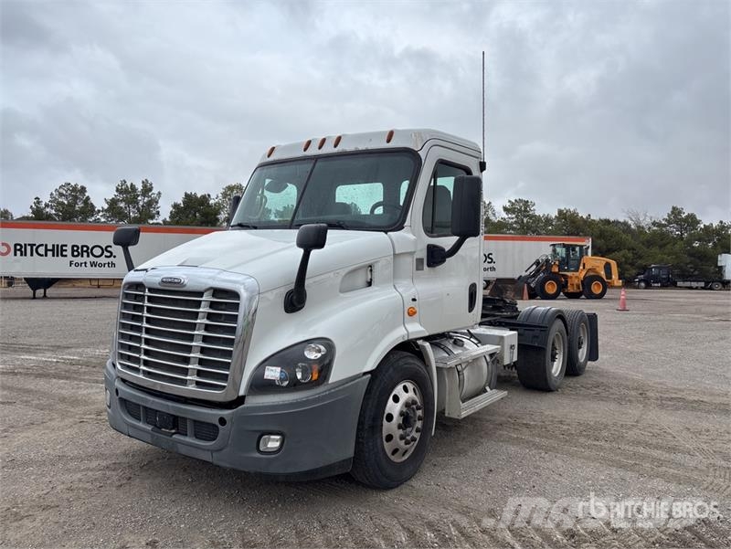Freightliner Cascadia 113 Vetopöytäautot