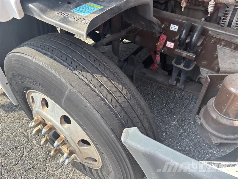Freightliner Cascadia 113 Camiones portacoches