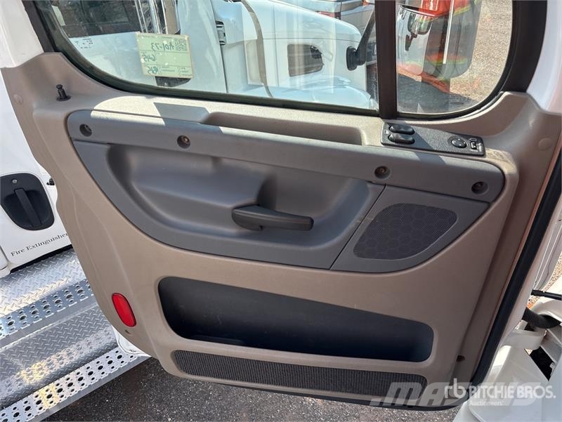 Freightliner Cascadia 113 Camiones portacoches