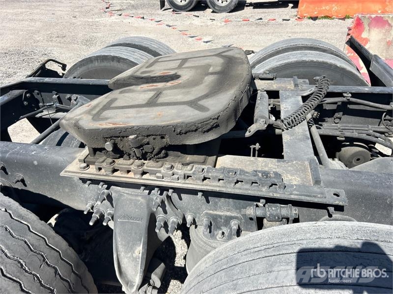 Freightliner Cascadia 125 6x4 T/A Sleeper Truck Tractor (Inoper Cavalos mecânicos