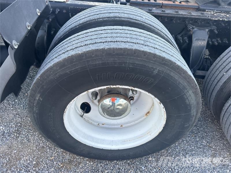 Freightliner Cascadia 125 6x4 T/A Sleeper Truck Tractor Trekkvogner