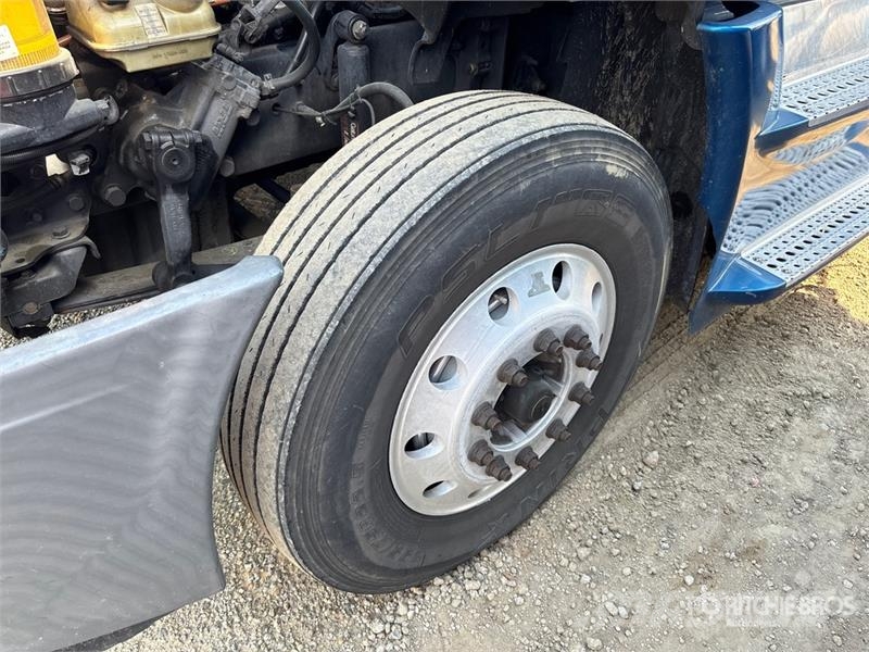 Freightliner Cascadia 125 6x4 T/A Sleeper Truck Tractor (Inoper Vilcēji