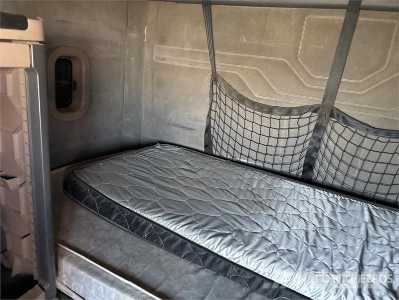 Freightliner Cascadia 125 6x4 T/A Sleeper Truck Tractor Sattelzugmaschinen