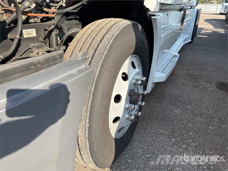 Freightliner Cascadia 126 6x4 T/A Sleeper Truck Tractor 트랙터 유닛