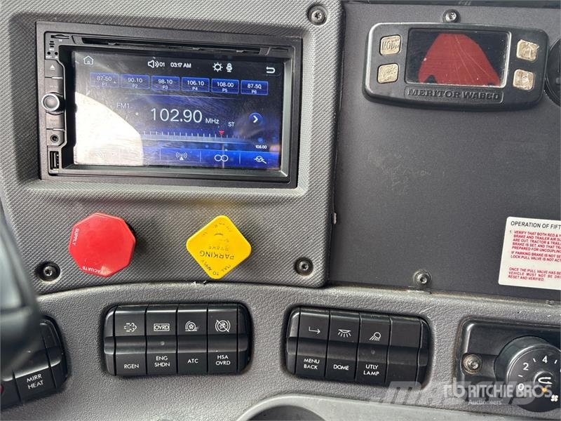 Freightliner Cascadia 125 6x4 T/A Sleeper Truck Tractor Naudoti vilkikai