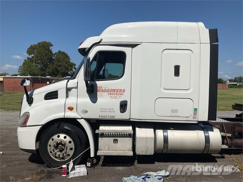 Freightliner Cascadia 113 6x4 Sleeper Car Carrier Truck Evakuatori