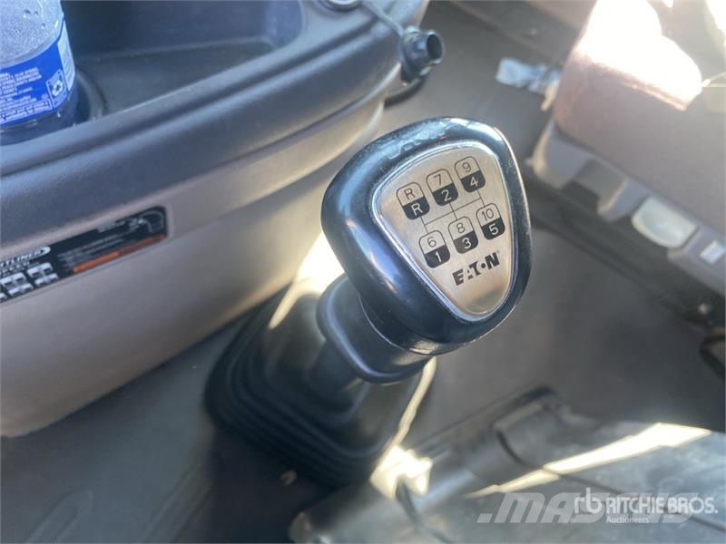 Freightliner Cascadia 125 6x4 T/A Sleeper Truck Tractor Cabezas tractoras