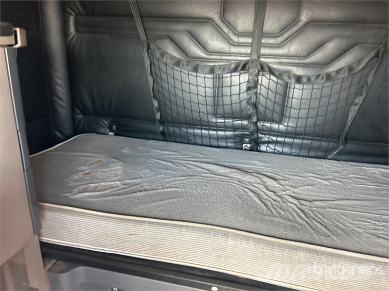 Freightliner Cascadia 125 6x4 T/A Sleeper Truck Tractor Trekkvogner
