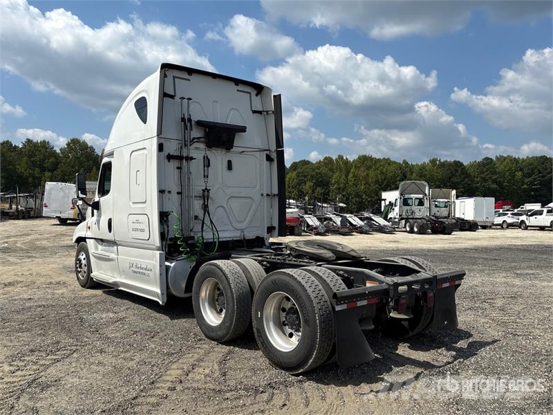 Freightliner Cascadia 125 6x4 T/A Sleeper Truck Tractor Tegljači