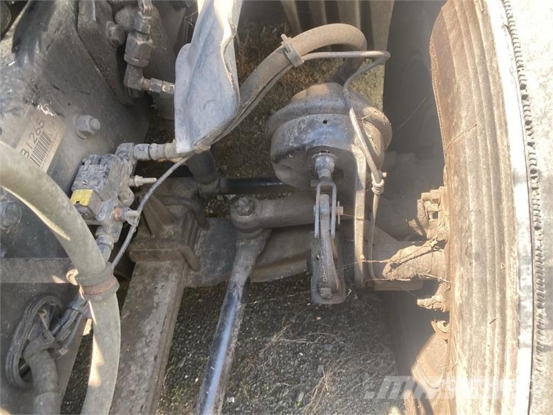 Freightliner Cascadia 126 6x4 T/A Sleeper Truck Tractor (Inoper 中古トラクターヘッド | トレーラーヘッド
