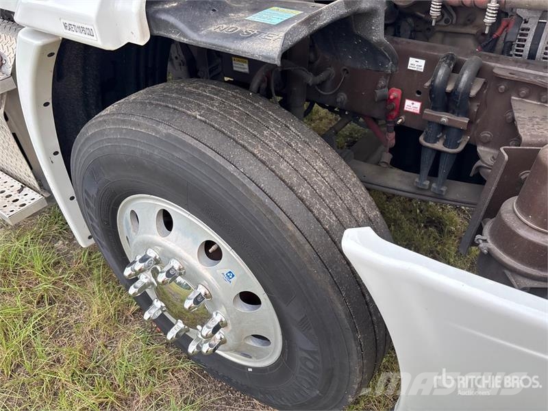 Freightliner Cascadia 113 Camiones portavehículos