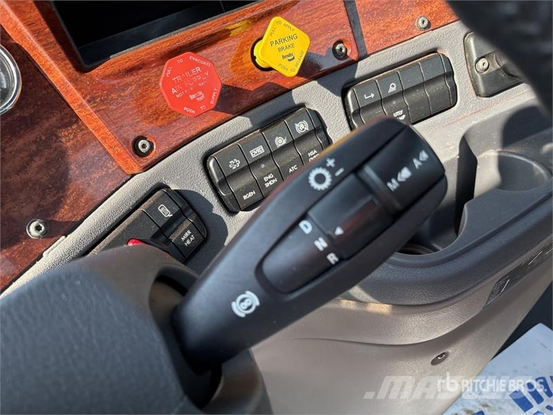 Freightliner Cascadia 113 Camiones portacoches