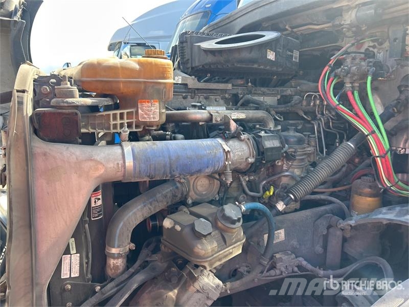 Freightliner Cascadia 126 6x4 T/A Sleeper Truck Tractor Cabezas tractoras