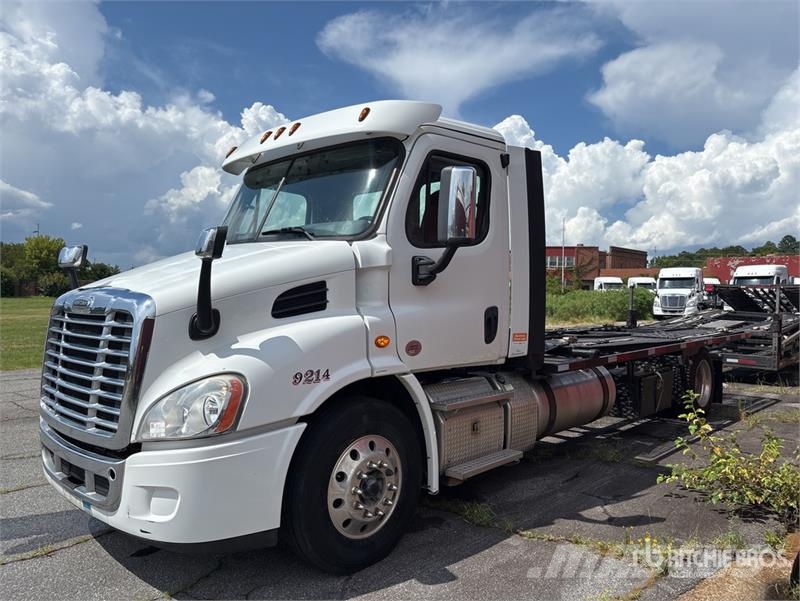 Freightliner Cascadia 113 Camiones portacoches