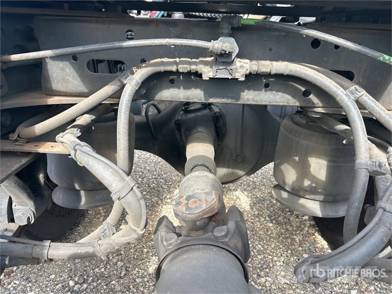 Freightliner Cascadia 126 6x4 T/A Sleeper Truck Tractor 中古トラクターヘッド | トレーラーヘッド
