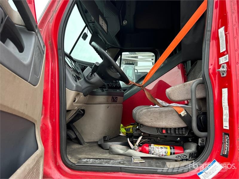 Freightliner Cascadia 125 6x4 T/A Sleeper Truck Tractor (Inoper Влекачи