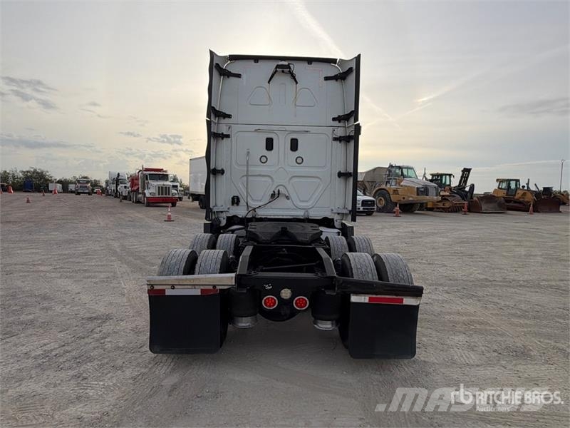 Freightliner Cascadia 125 6x4 T/A Sleeper Truck Tractor Sattelzugmaschinen