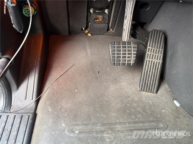 Freightliner Cascadia T/A Sleeper Truck Tractor 6x4 T/A Sleeper Tractor Units