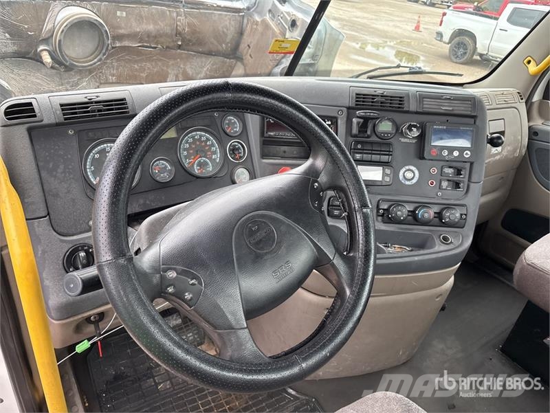 Freightliner Cascadia 113 Sadulveokid