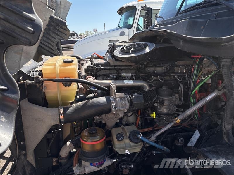 Freightliner Cascadia 125 6x4 T/A Sleeper Truck Tractor Sattelzugmaschinen
